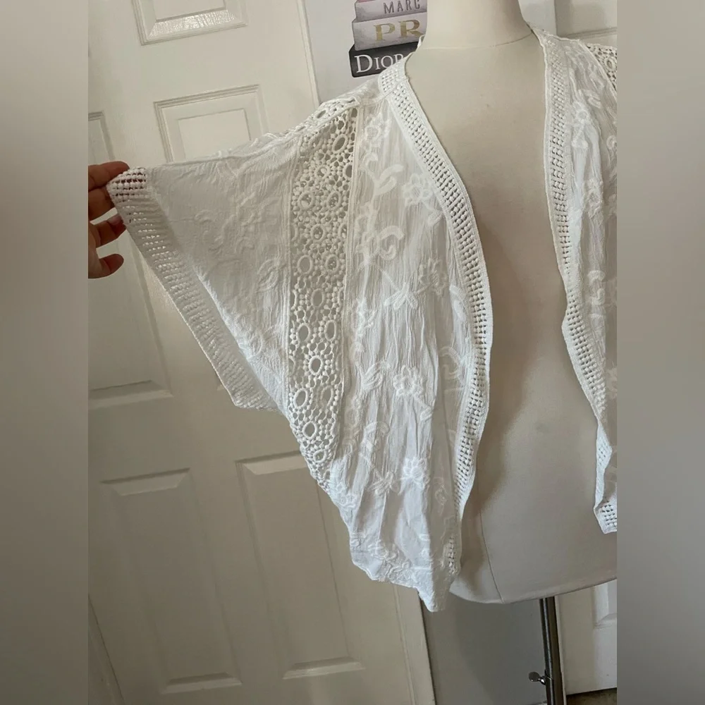 Vince Camuto Lace Crochet Topper size 0S - Picture 5 of 9